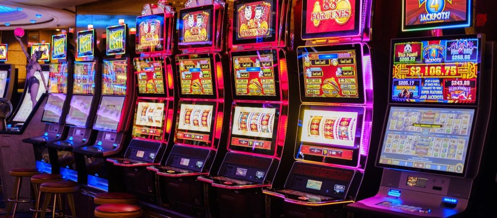 When Rivalries in the Arcade Met the Spin of the Reels