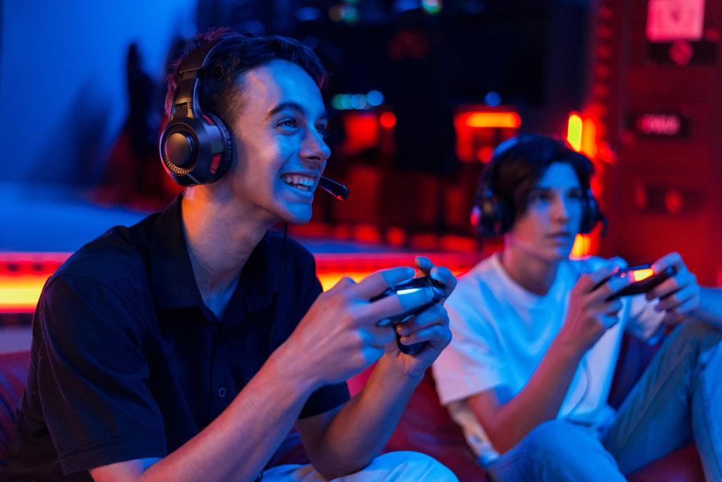 Save States, Rewind, and the Retro Purist Debate: Are Modern Emulator Features Changing Classic Games? Choosing the Right Approach for Your Goals