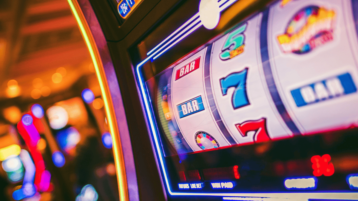 How Online Slots Borrowed from Gaming's Playbook